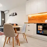 Skyflat Bratislava-new Near Airport Free Parking Апартаменты *