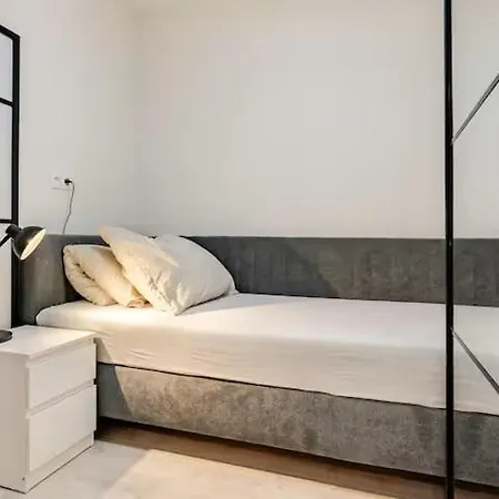 公寓 Skyflat Bratislava-new Near Airport Free Parking *