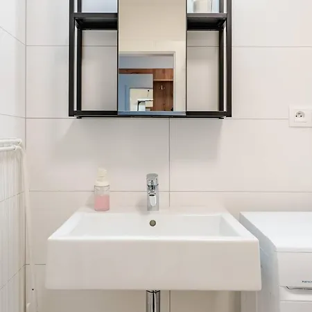 Lägenhet Skyflat Bratislava-new Near Airport Free Parking