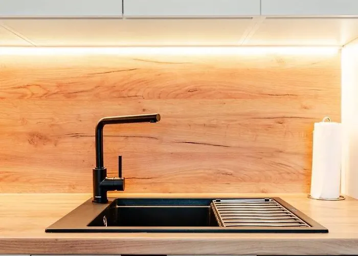 アパート Skyflat Bratislava-new Near Airport Free Parking ブラチスラヴァ