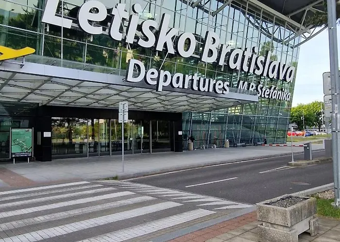 アパート Skyflat Bratislava-new Near Airport Free Parking